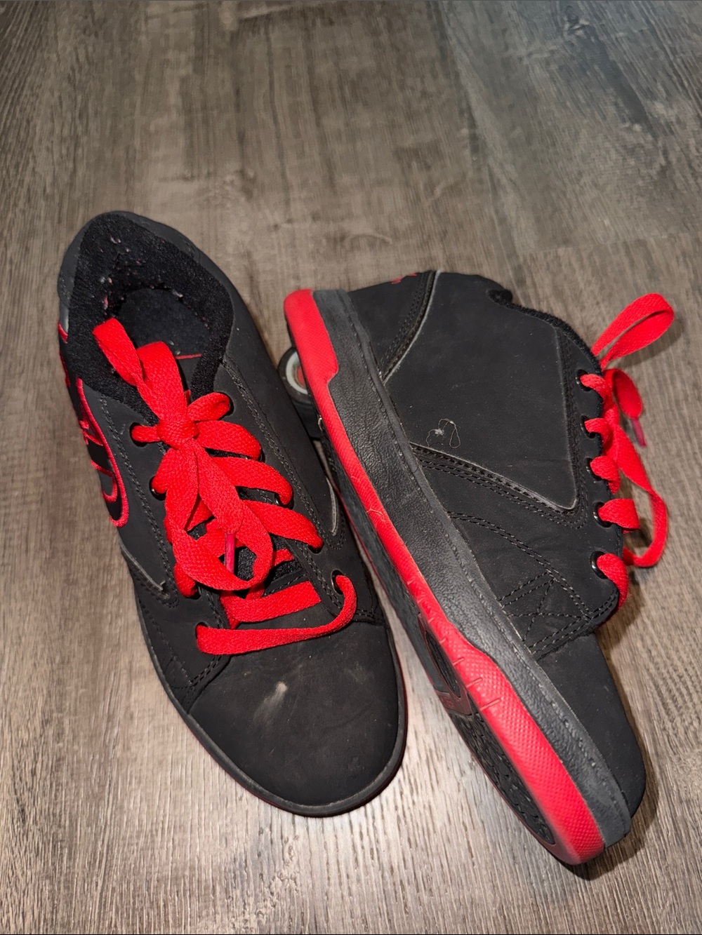 Kids Heelys Black and Red Skate Sneakers sz 4 youth
